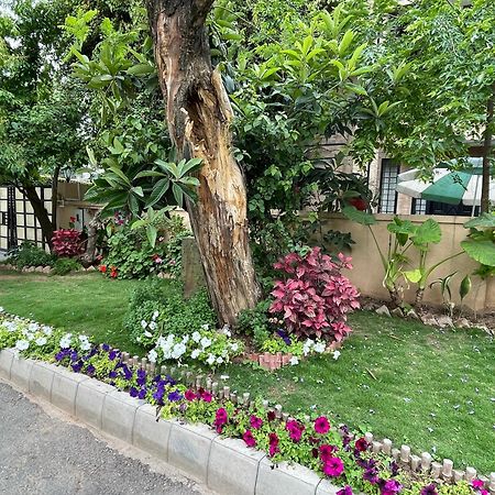 Riviera Courtyard Guest House Исламабад Екстериор снимка