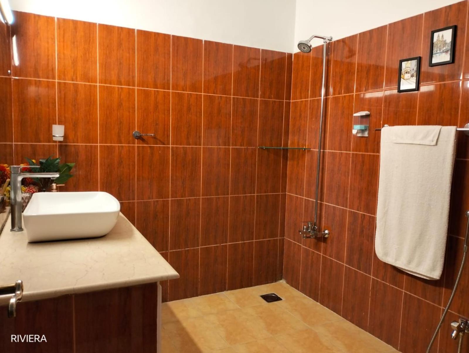 Riviera Courtyard Guest House Исламабад Екстериор снимка